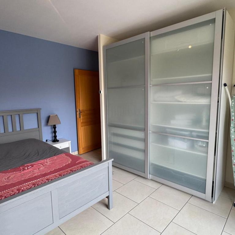 Maison entière 6 personnes, 3 lits, 2 salles de bains, parking, au calme - Villa 1 Chambre - 17