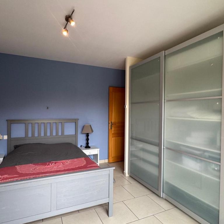 Maison entière 6 personnes, 3 lits, 2 salles de bains, parking, au calme - Villa 1 Chambre - 21