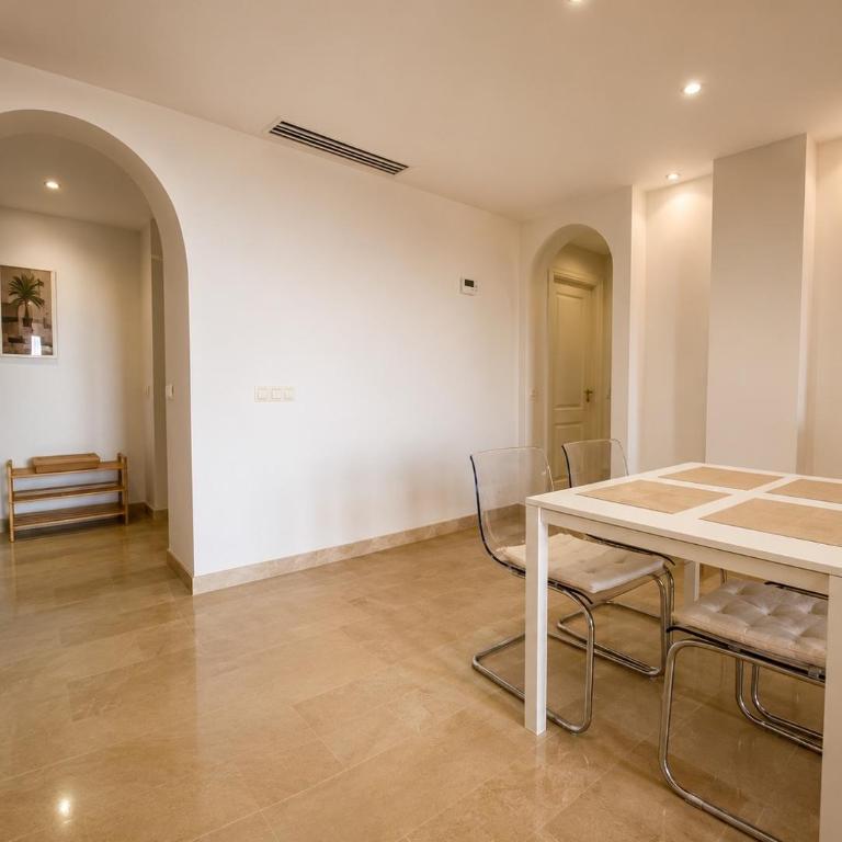 2 bedrooms sea view apartments in La Duquesa - Two-Bedroom Apartment - 12