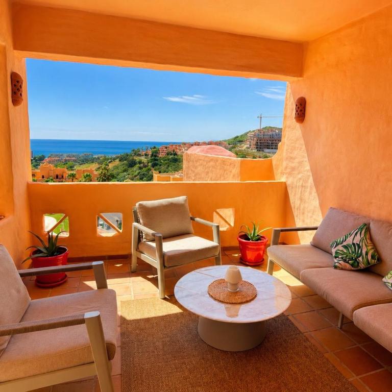 2 bedrooms sea view apartments in La Duquesa - Two-Bedroom Apartment - 1
