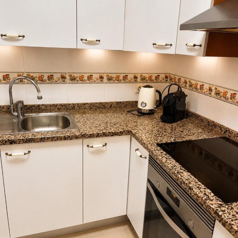2 bedrooms sea view apartments in La Duquesa - Two-Bedroom Apartment - 10
