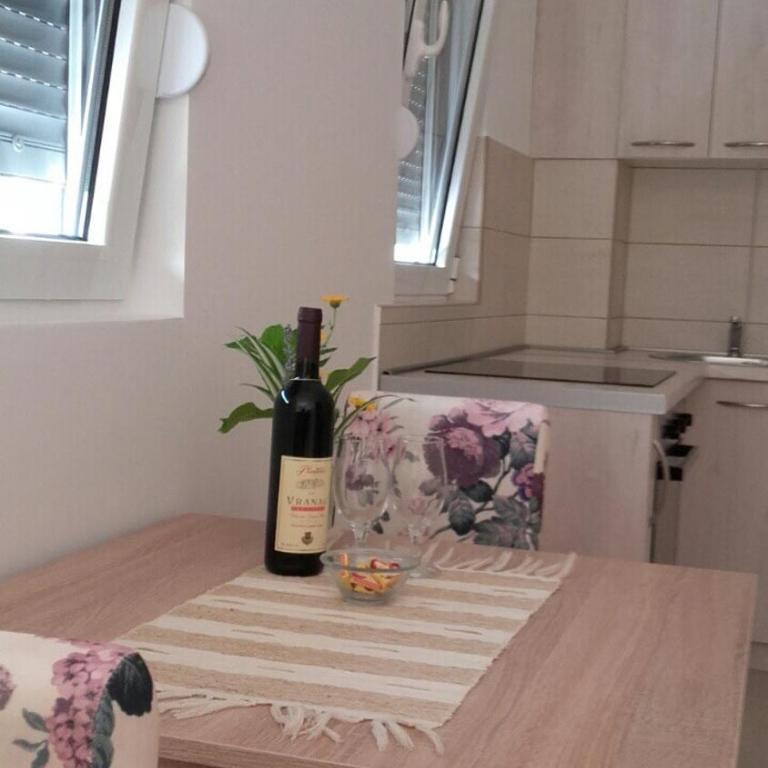 Spacious Cozy Apartment With Private Garage - Apartman sa 2 Spavaće Sobe - 9