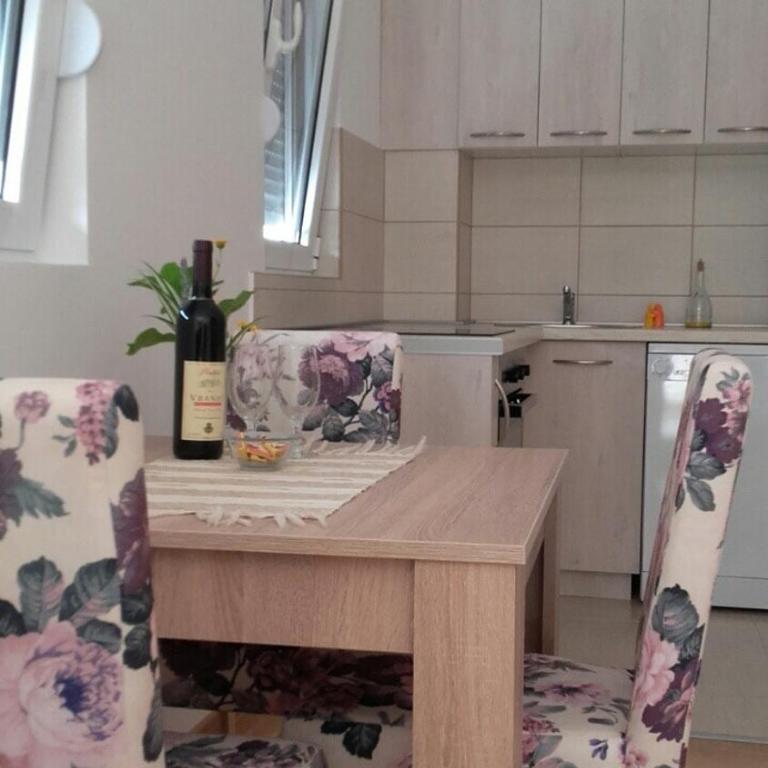 Spacious Cozy Apartment With Private Garage - Apartman sa 2 Spavaće Sobe - 21