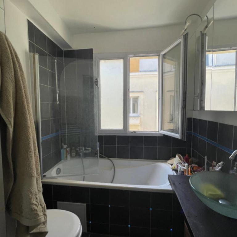 Appartement deux chambres avec balcon Paris 9e - Appartement - 10