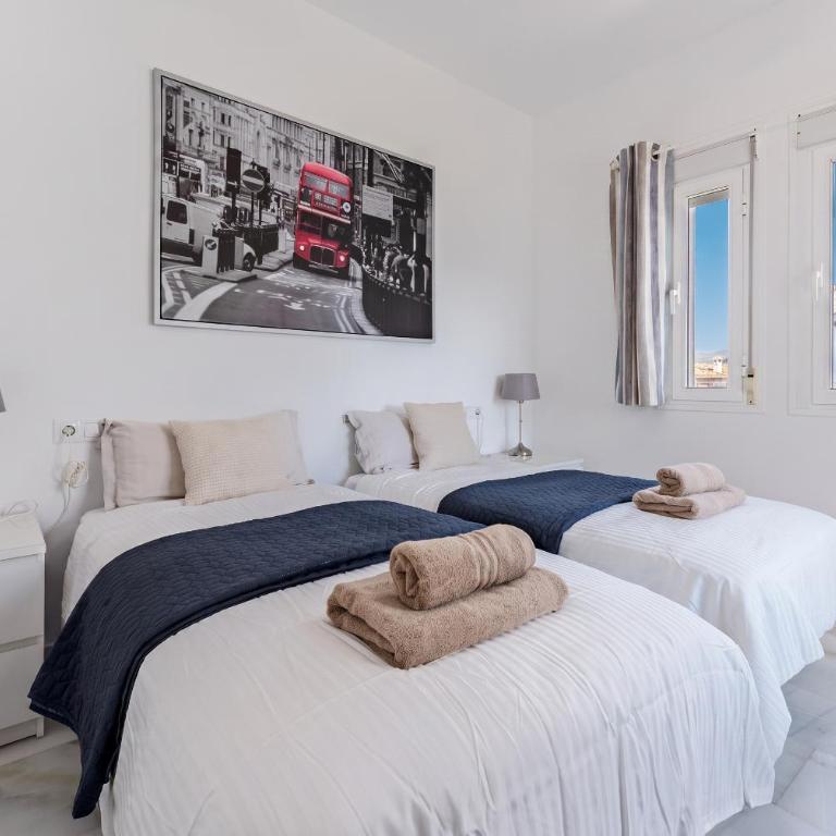 203 Arruzafa Sea View - Three-Bedroom Apartment with Water View - 2