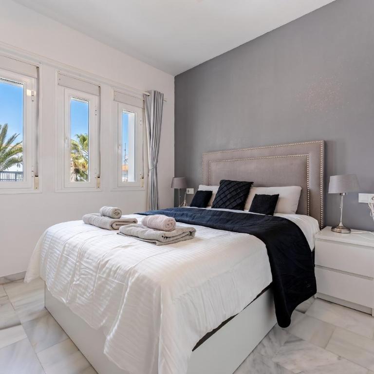 203 Arruzafa Sea View - Three-Bedroom Apartment with Water View - 3