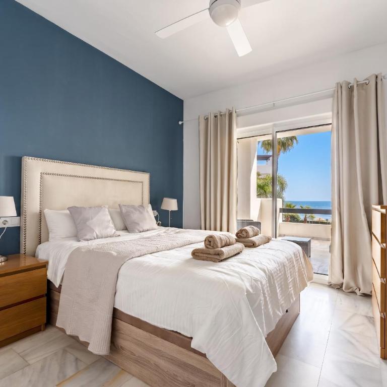 203 Arruzafa Sea View - Three-Bedroom Apartment with Water View - 5