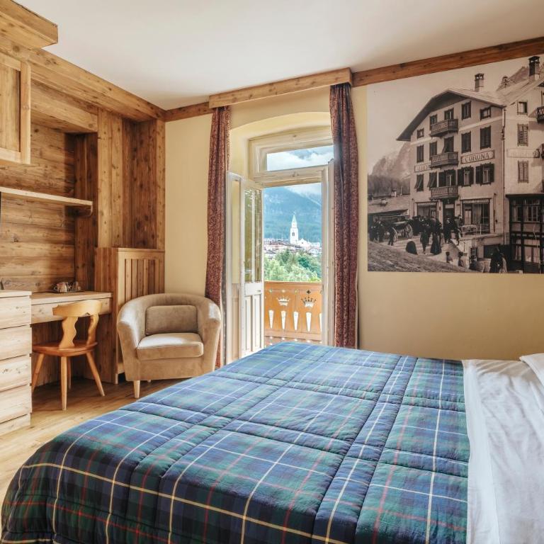 Hotel Corona - Camera Superior Matrimoniale/Doppia con Letti Singoli con Balcone - 9
