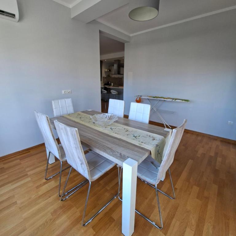 Two bedrooms cozy apartment Budva - Two-Bedroom Apartment - 10