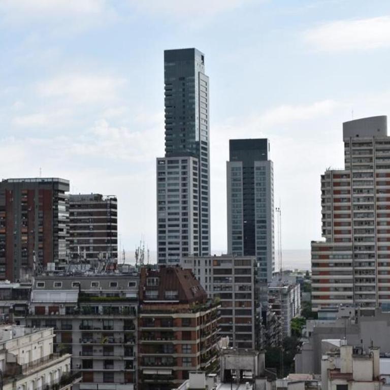 Tower with security and amenities in the best area - Apartamento de 2 dormitorios - 10
