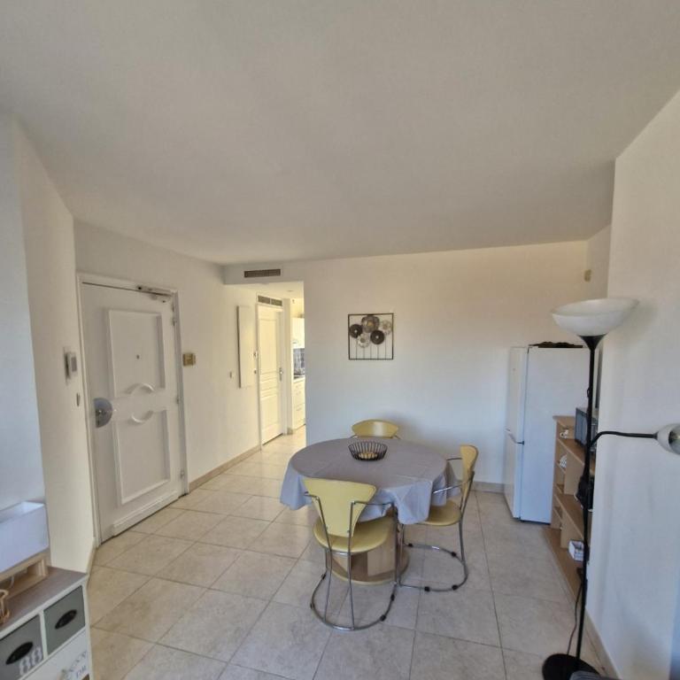 Appartement cœur de ville climatisé avec parking - Appartement 1 Chambre - 1