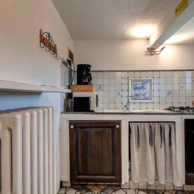 Dimora San Giorgio - Deluxe One-Bedroom Apartment with City View - 9