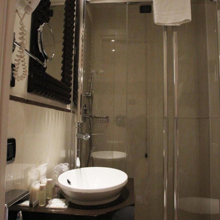 Hotel Milano & SPA***S - Camera Matrimoniale Small con Letto alla Francese - 5