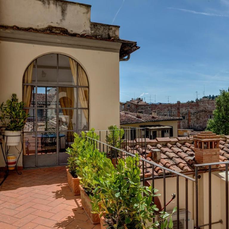 Dimora San Giorgio - Two-Bedroom Deluxe Apartment with Balcony - 11
