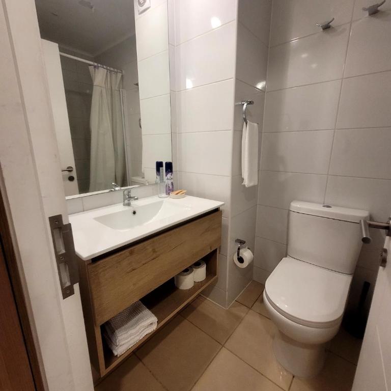 Large Urban Oasis Balcony y Parking y Metro L2 y L4A - Two-Bedroom Apartment - 16