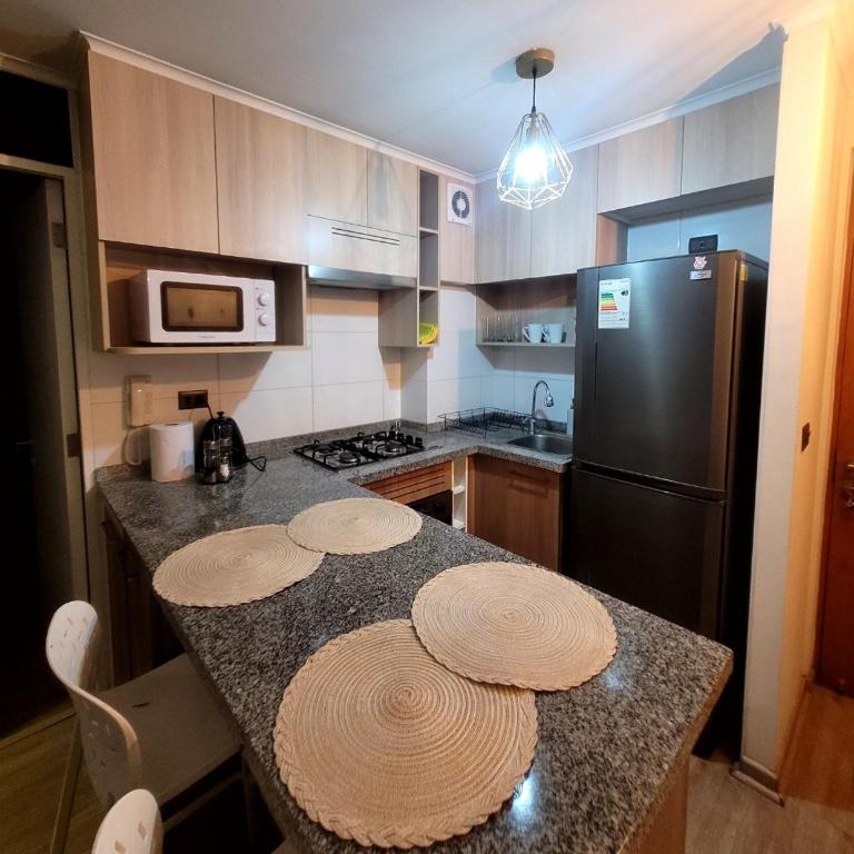 Large Urban Oasis Balcony y Parking y Metro L2 y L4A - Two-Bedroom Apartment - 6