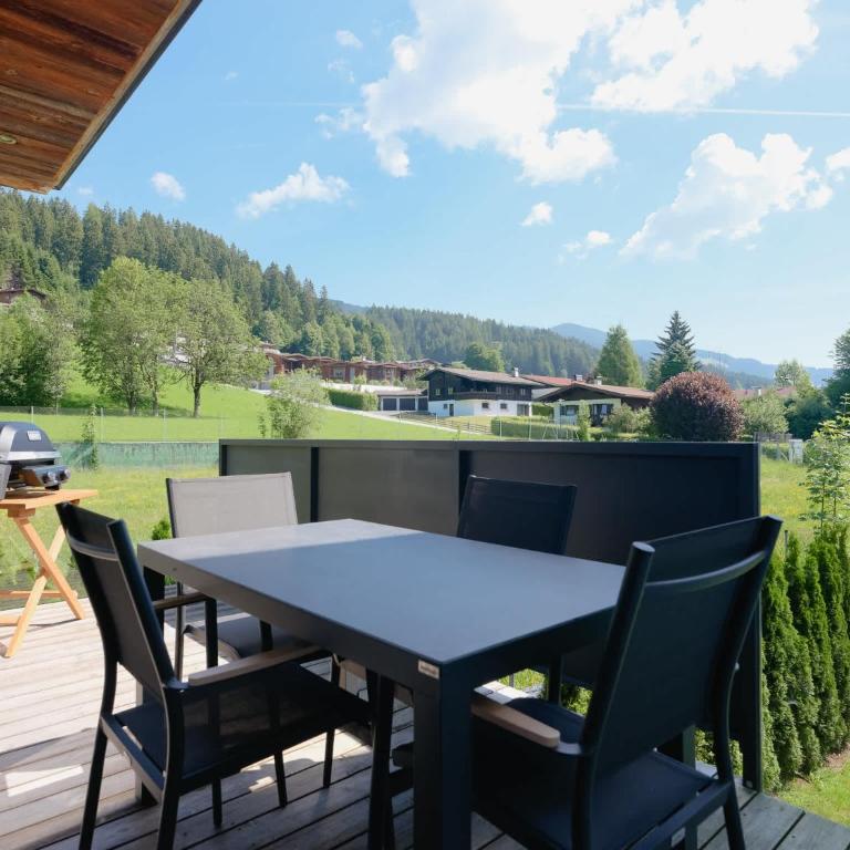 Stunning mountain views sauna walk to ski lift - Apartment - 2