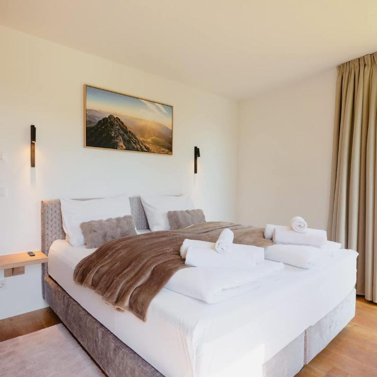 Stunning mountain views sauna walk to ski lift - Apartment - 3