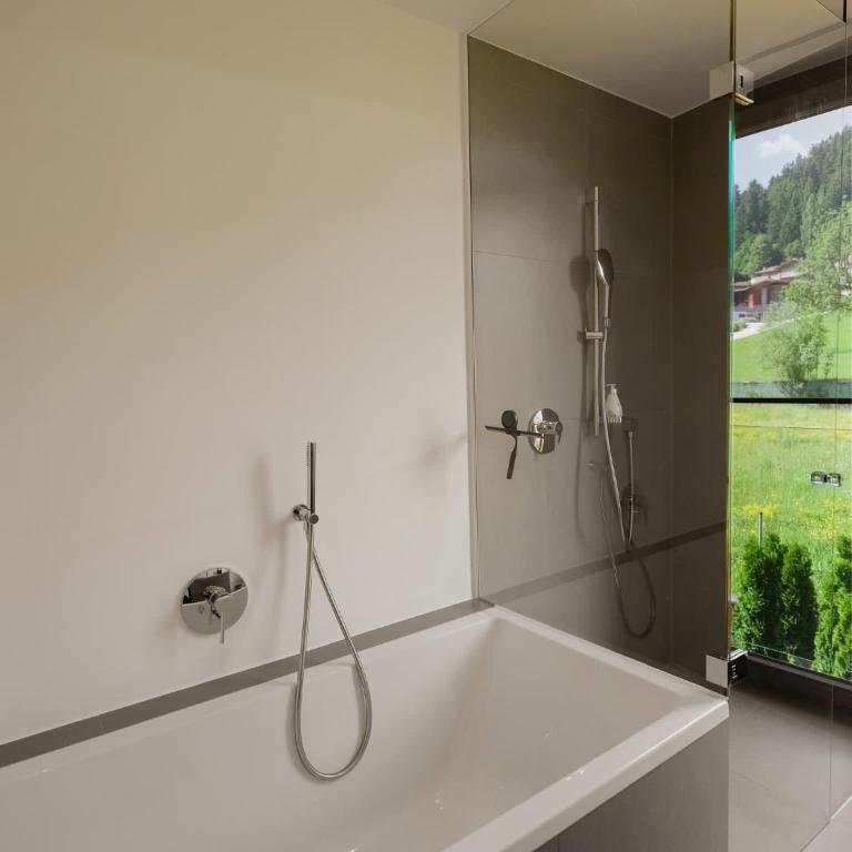 Stunning mountain views sauna walk to ski lift - Apartment - 6