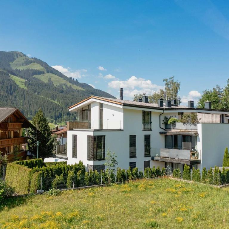 Stunning mountain views sauna walk to ski lift - Apartment - 10