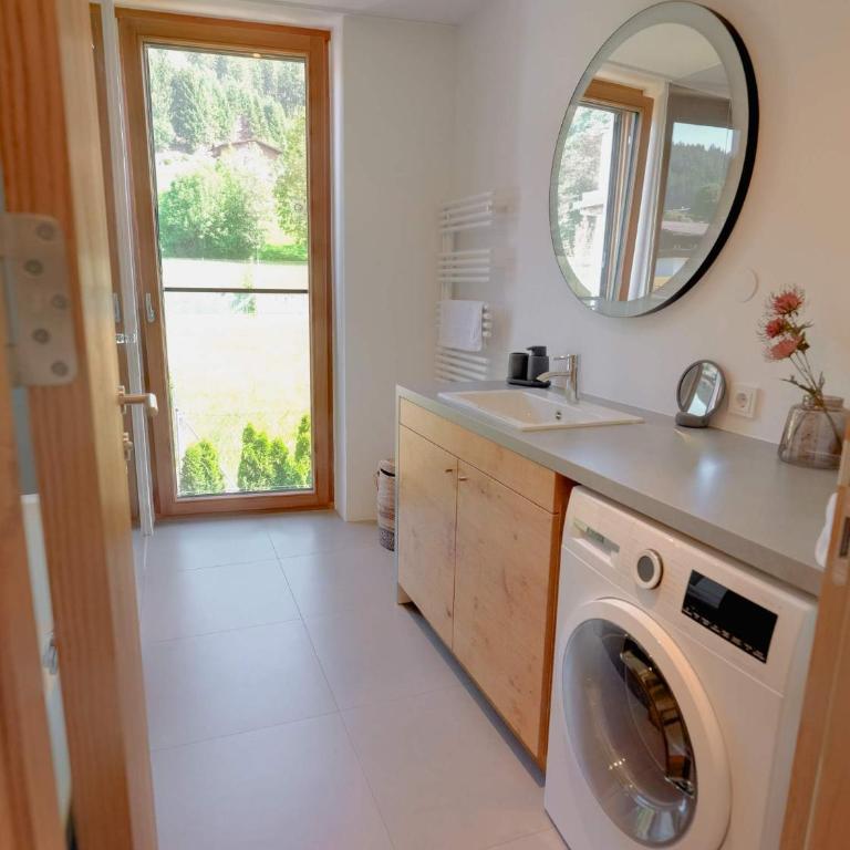 Stunning mountain views sauna walk to ski lift - Apartment - 14