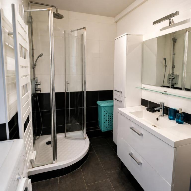 Attractive T2 bis through ideally located - Apartamento - 2
