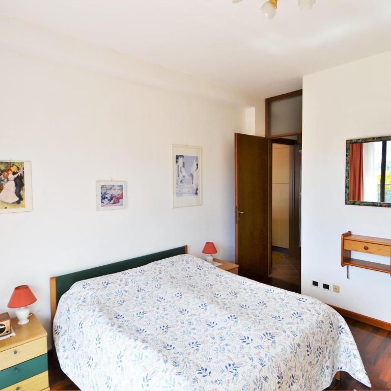 Spacious Apartment in Luino for 5 - One-Bedroom Apartment - 3