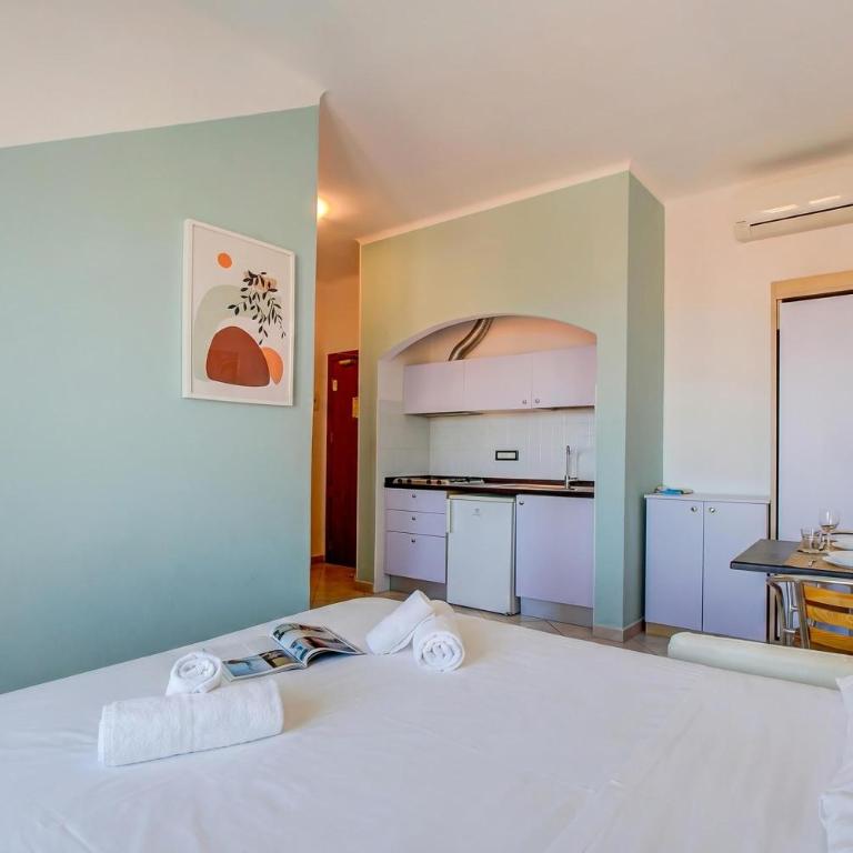 Seaview Pool Retreat - Il Poggio - Monolocale 7 con Vista Mare - 4