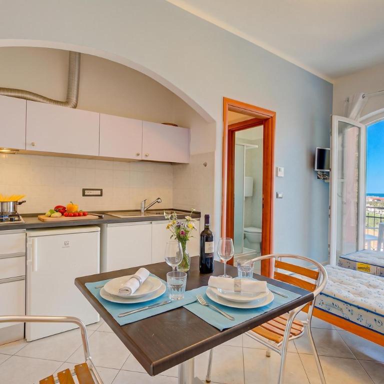 Seaview Pool Retreat - Il Poggio - Monolocale 8 con Vista Mare - 3