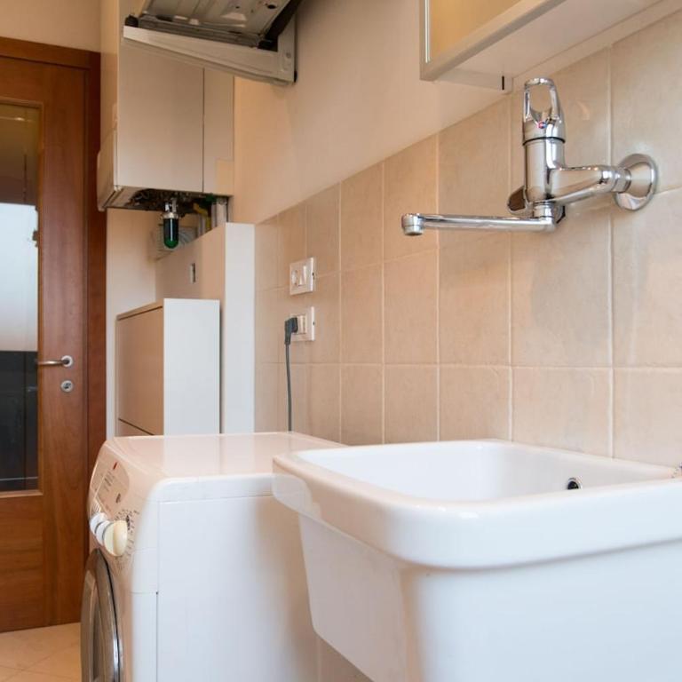 ELEGANT AND WIDE FLAT 5 min FROM THE TRAIN STATION - Appartamento con 2 Camere da Letto - 10