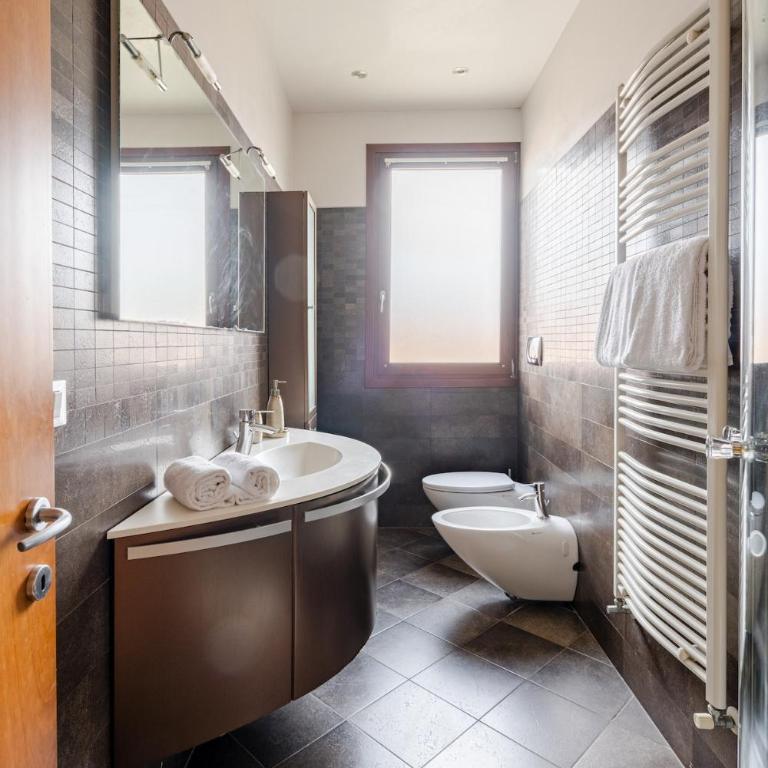 ELEGANT AND WIDE FLAT 5 min FROM THE TRAIN STATION - Appartamento con 2 Camere da Letto - 37