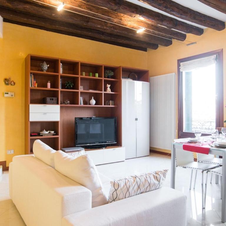 ELEGANT AND WIDE FLAT 5 min FROM THE TRAIN STATION - Appartamento con 2 Camere da Letto - 40