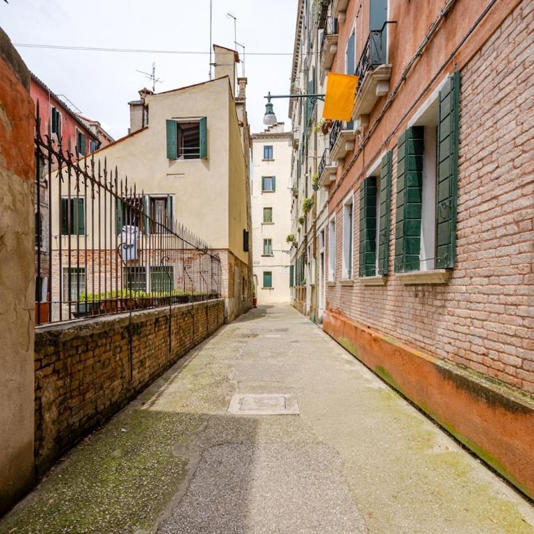 ELEGANT AND WIDE FLAT 5 min FROM THE TRAIN STATION - Appartamento con 2 Camere da Letto - 47