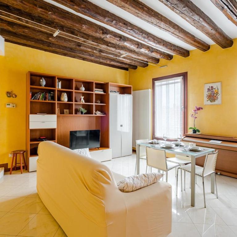 ELEGANT AND WIDE FLAT 5 min FROM THE TRAIN STATION - Appartamento con 2 Camere da Letto - 50