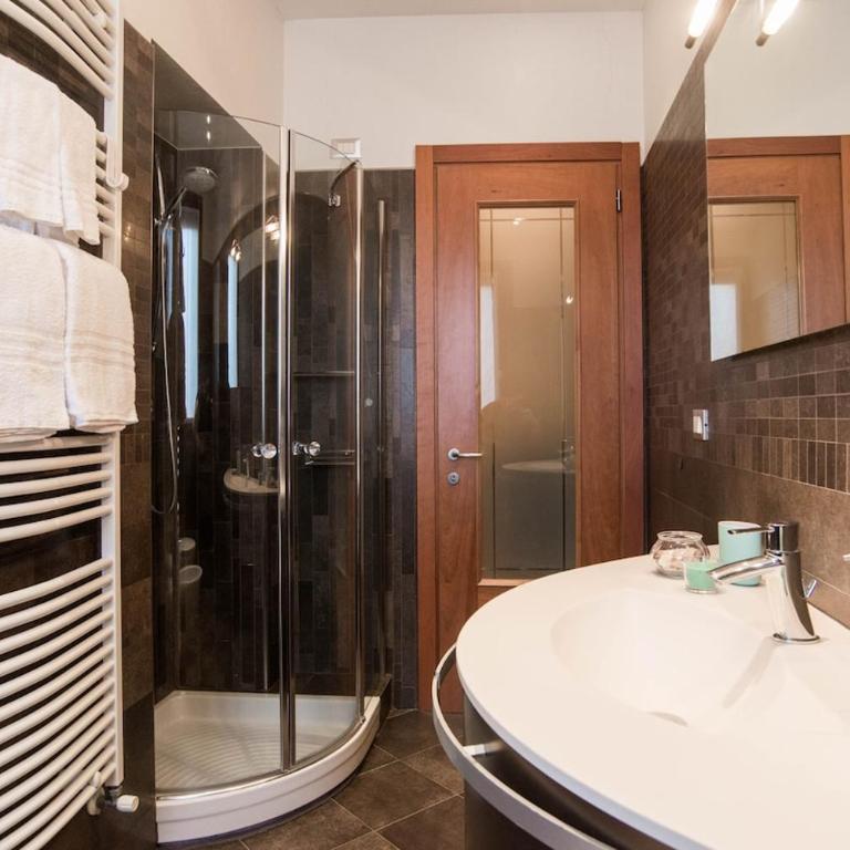 ELEGANT AND WIDE FLAT 5 min FROM THE TRAIN STATION - Appartamento con 2 Camere da Letto - 51