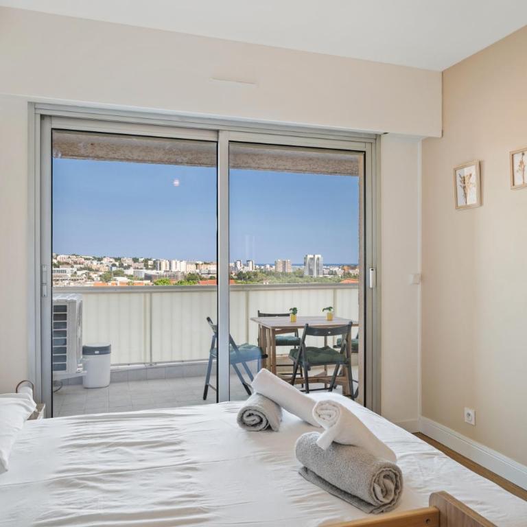 Stunning Renovated 2 BR - Pool, Parking & AC - Appartamento con Terrazza - 26