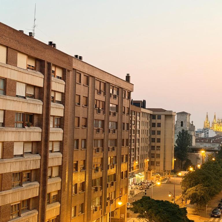 Con parking en el centro de Burgos - Apartment - 14