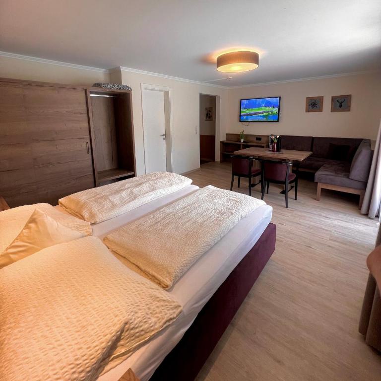 Edelweiss "Hotel & Restaurant" - Doppelzimmer mit Balkon - 3