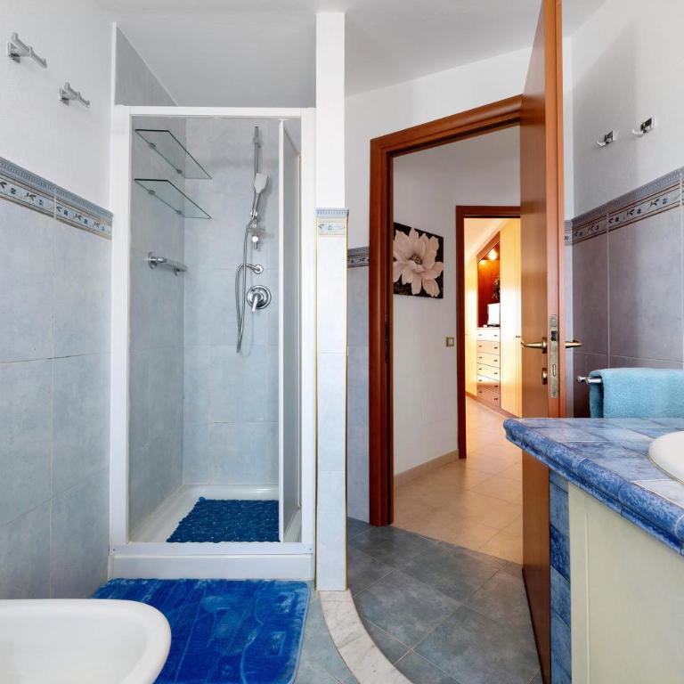 AgoRattico - Appartamento Deluxe con 2 Camere da Letto e Balcone - 16