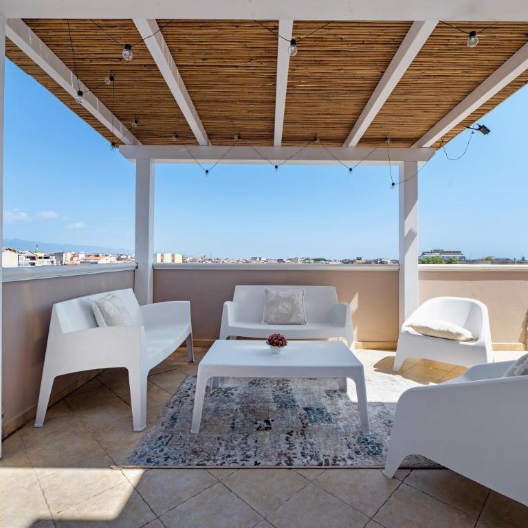 AgoRattico - Appartamento Deluxe con 2 Camere da Letto e Balcone - 6