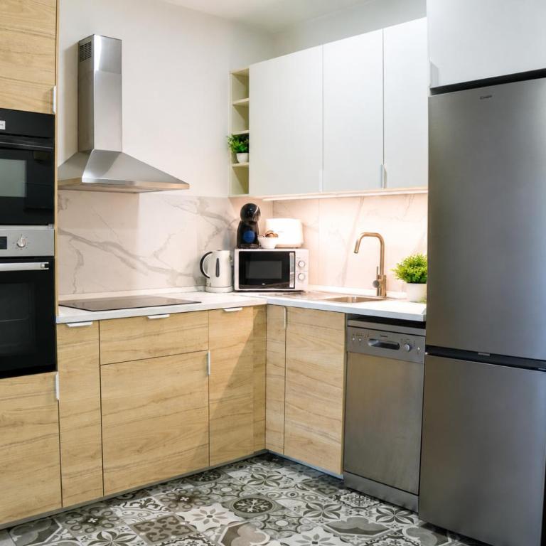 Seguro Spacious apartment with roomy terrace, newly renovated - Apartamento con terraza - 2