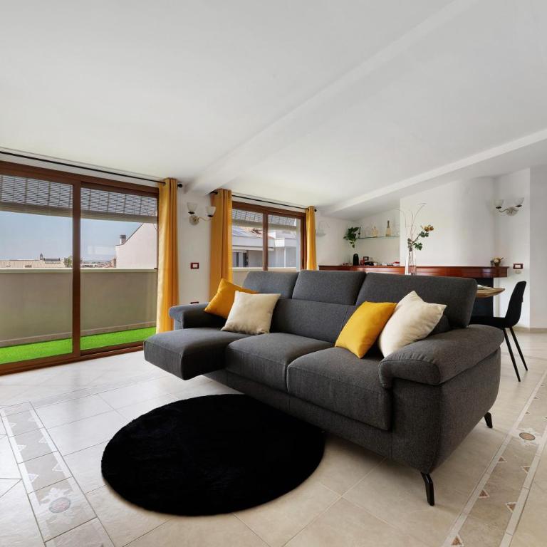 AgoRattico - Appartamento Deluxe con 2 Camere da Letto e Balcone - 20