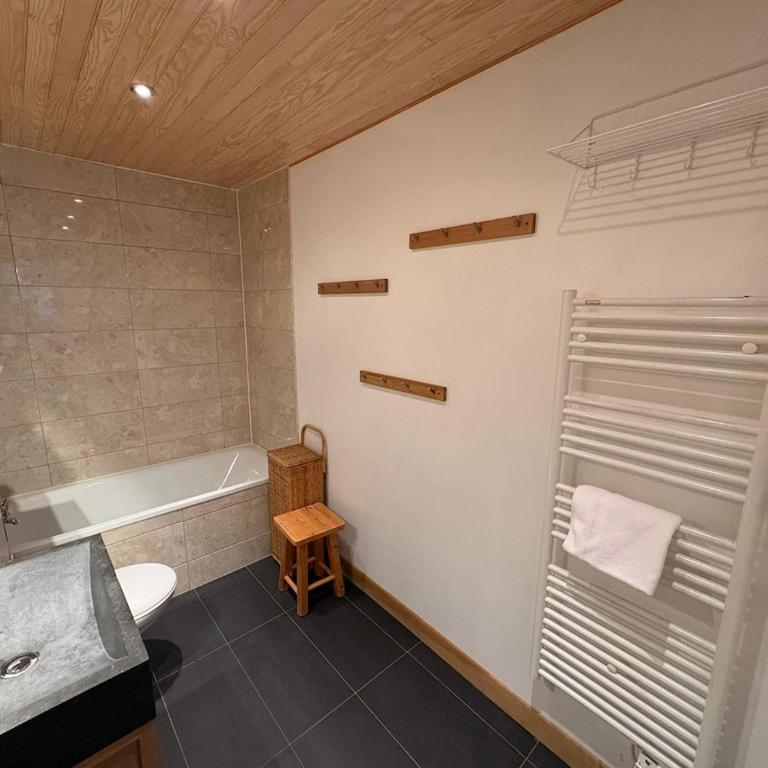 Ski-in Ski-out Apartment in Meribel Mottaret, Trois Vallees - Appartement 3 Chambres - 16