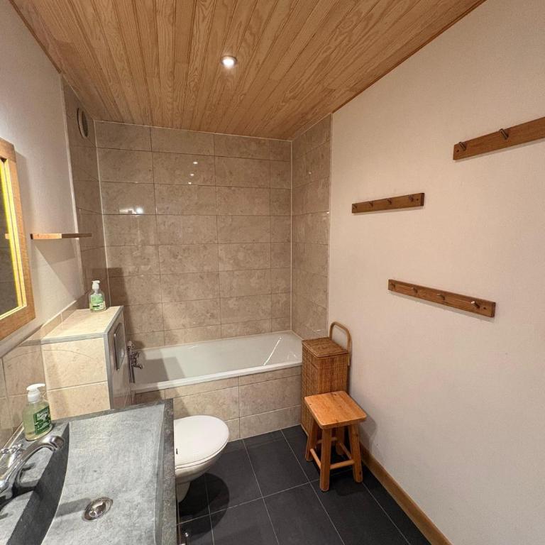 Ski-in Ski-out Apartment in Meribel Mottaret, Trois Vallees - Appartement 3 Chambres - 48