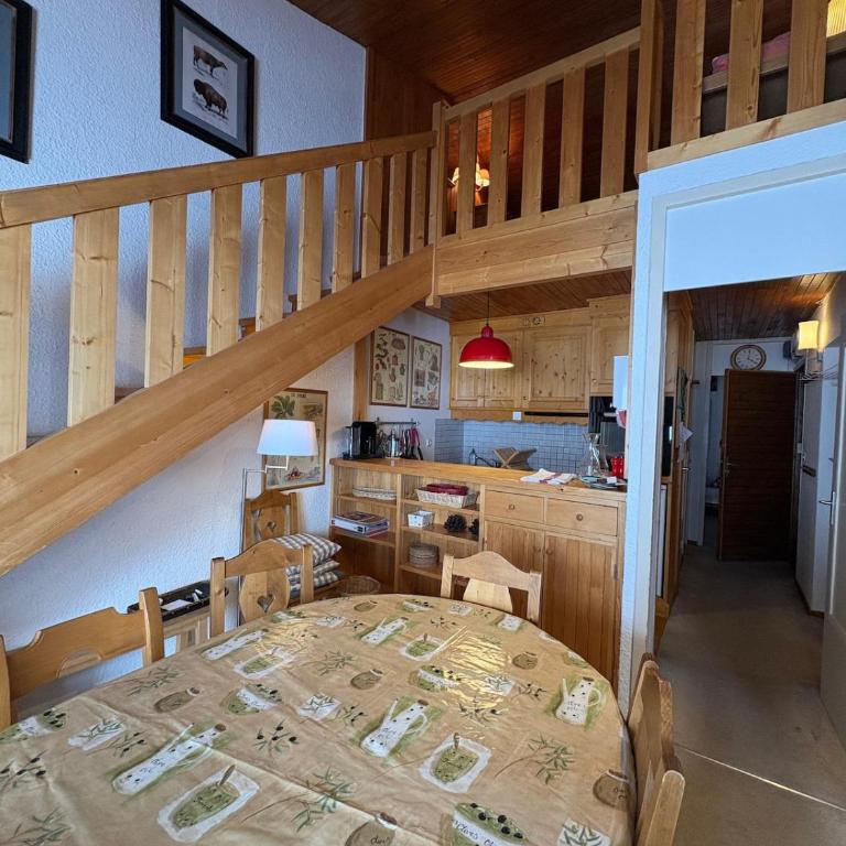 Ski-in Ski-out Apartment in Meribel Mottaret, Trois Vallees - Appartement 3 Chambres - 57