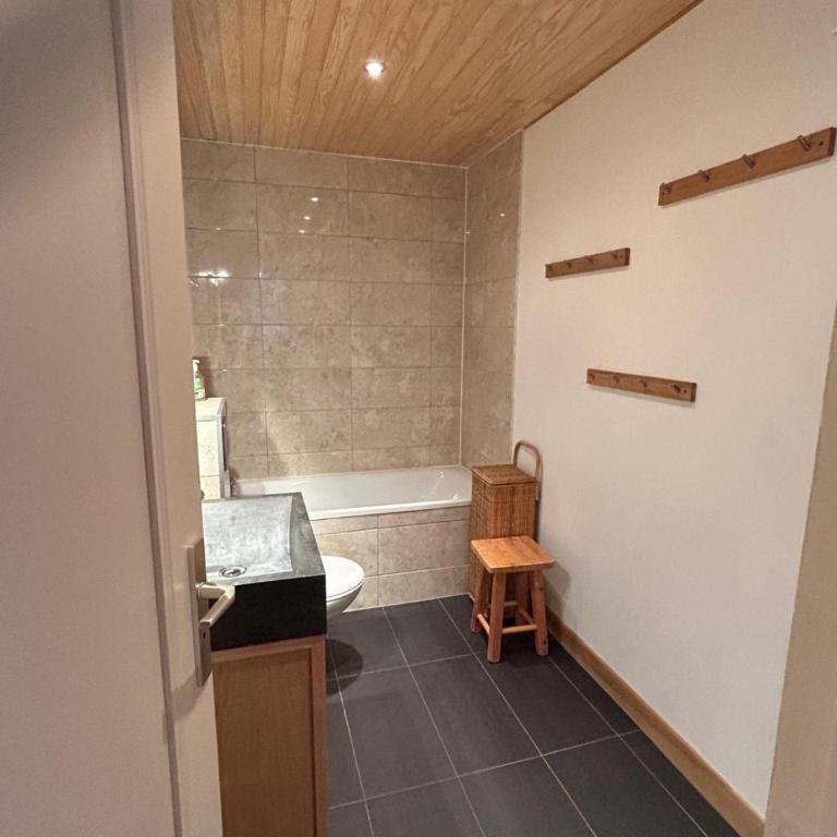 Ski-in Ski-out Apartment in Meribel Mottaret, Trois Vallees - Appartement 3 Chambres - 60