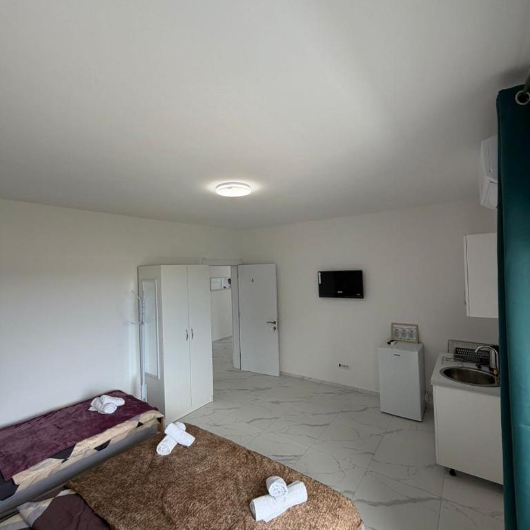 Apartments Gzim Peja - Luxus Dreibettzimmer - 6
