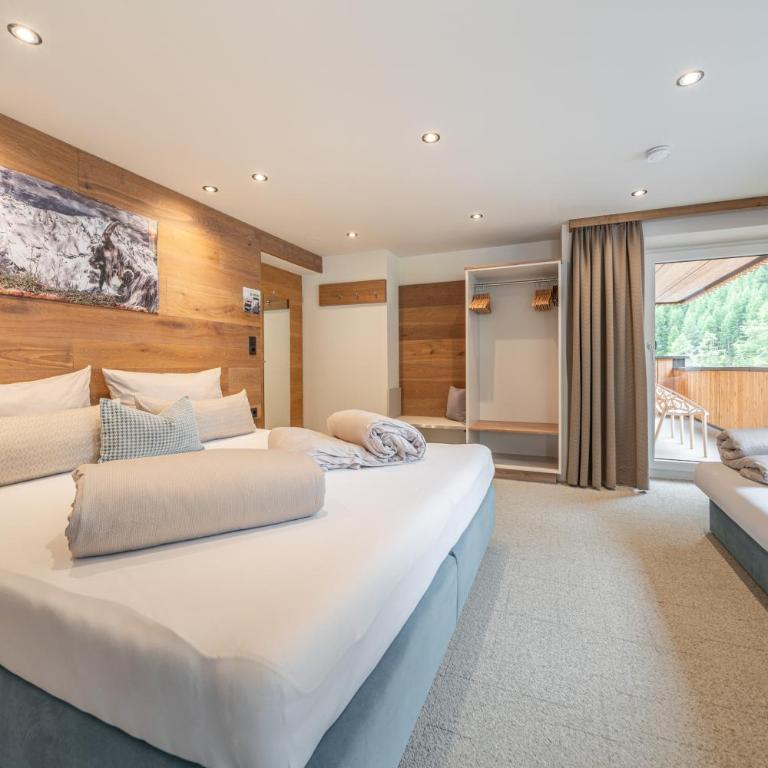 Garni Ötztal ROOMS & APARTS - Comfort Dreibettzimmer mit Dusche - 8