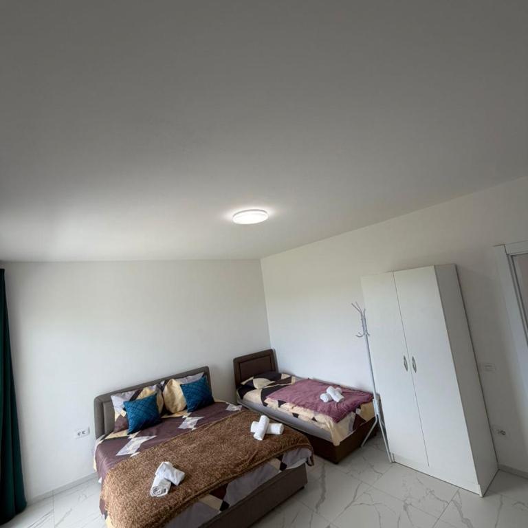 Apartments Gzim Peja - Luxus Dreibettzimmer - 7