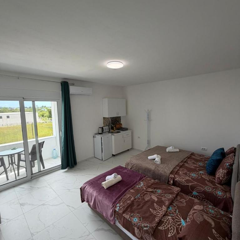 Apartments Gzim Peja - Luxus Dreibettzimmer - 8
